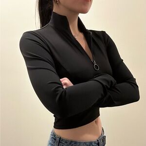 Black Zip-Up Long Sleeve Crop Top